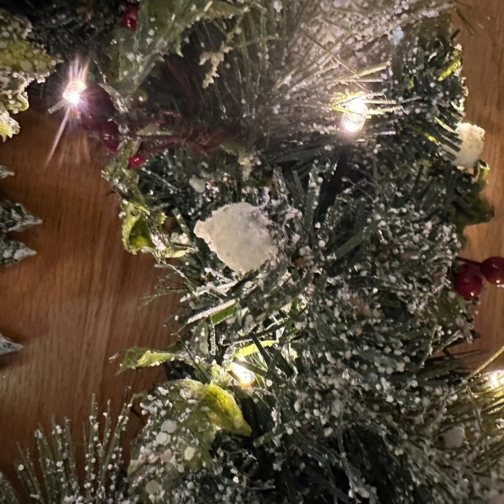 Victorian Themed Christmas Lights and Musical Artificial Wreath